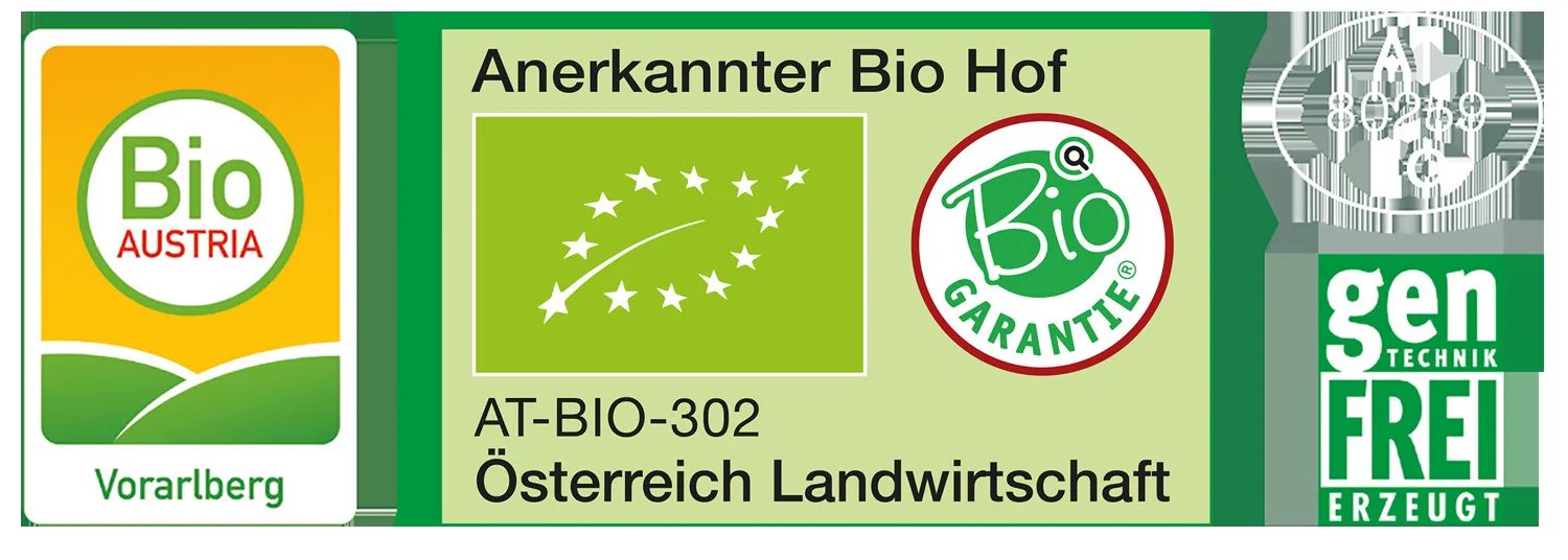 Siegelleiste: BIO AUSTRIA Vorarlberg, anerkannter Bio Hof, EU-Bio-Logo, AT-BIO-302 Österreich Landwirtschaft, Bio Garantie und gentechnikfrei erzeugt